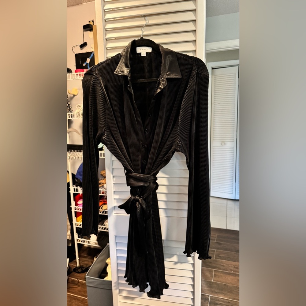Black pleated dress - Picture 2 of 5